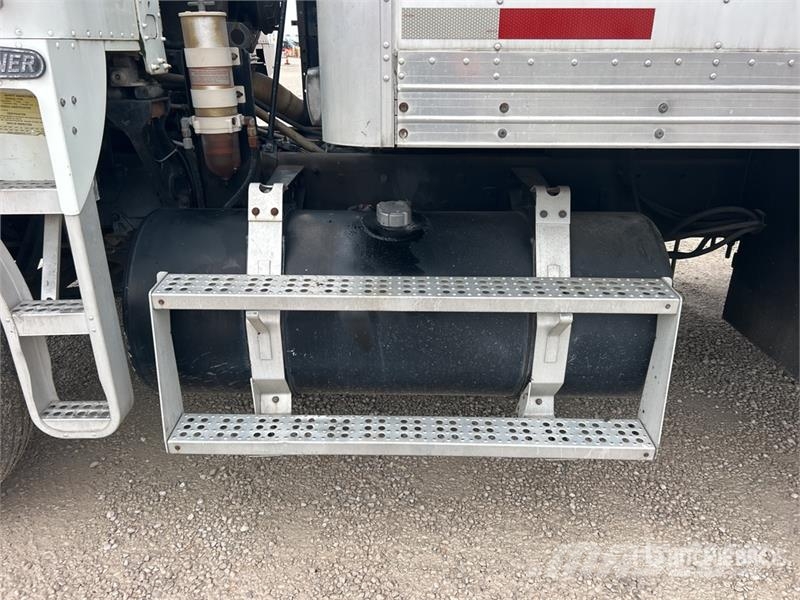 Freightliner FLB 6x4 Van Truck Фургони