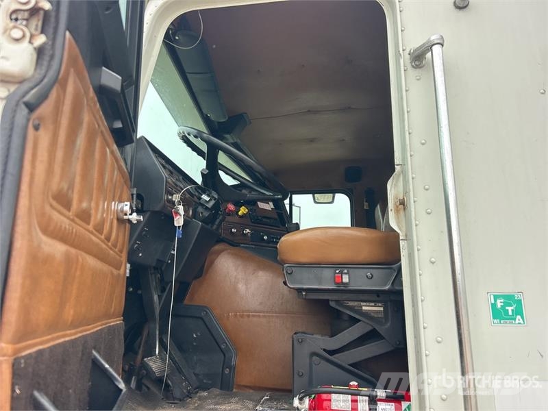 Freightliner FLB 6x4 Van Truck Фургони