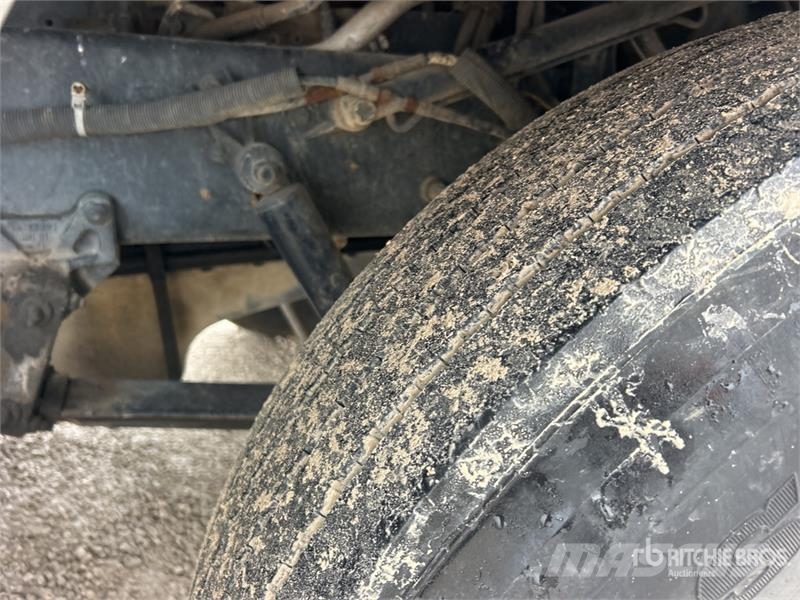 Freightliner FLB 6x4 Van Truck Фургони