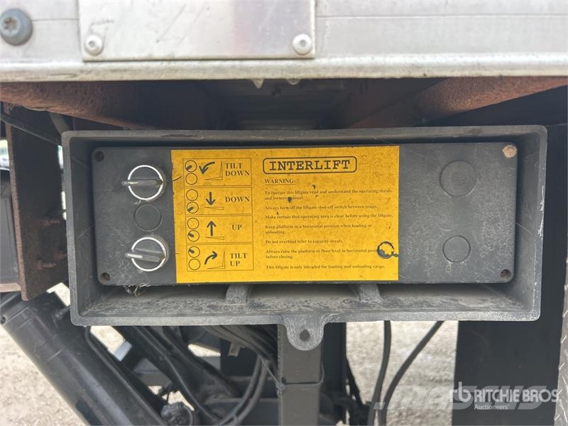 Freightliner FLB 6x4 Van Truck Фургони