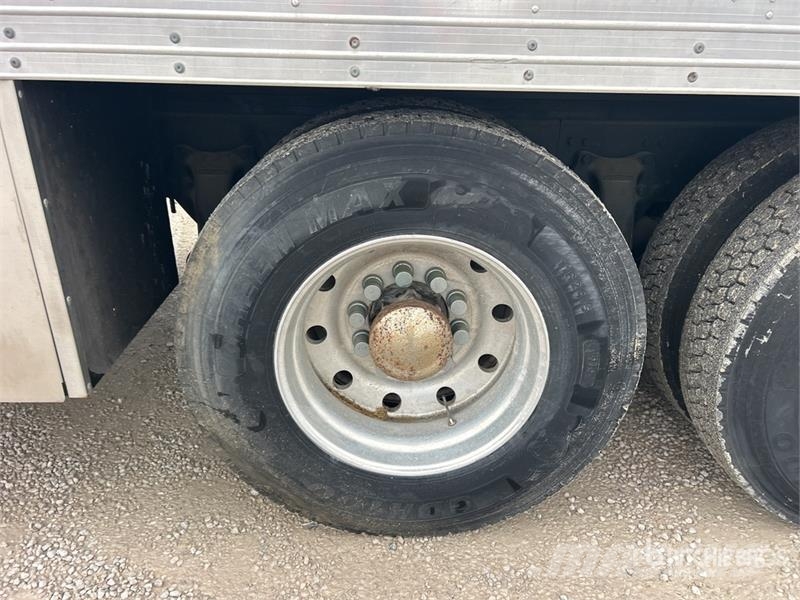 Freightliner FLB 6x4 Van Truck Фургони