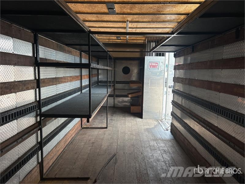 Freightliner FLB 6x4 Van Truck Фургони