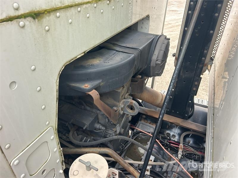Freightliner FLB 6x4 Van Truck Фургони