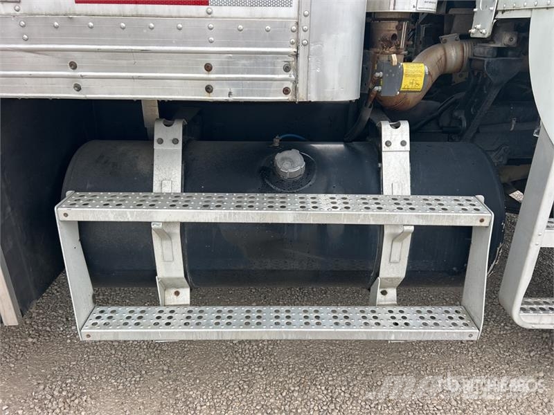 Freightliner FLB 6x4 Van Truck Фургони
