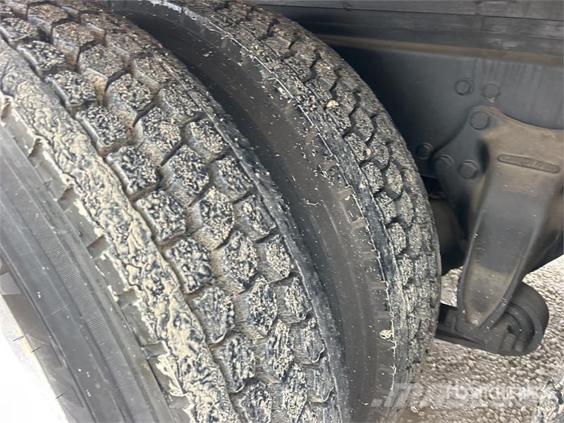 Freightliner FLB 6x4 Van Truck Фургони