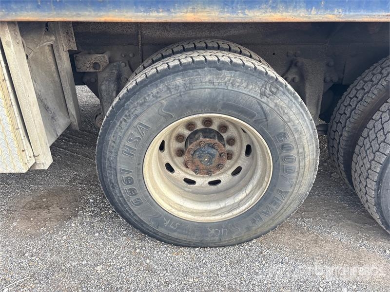 Freightliner FLD120 6x4 Flatbed Truck Kamioni sa otvorenim sandukom