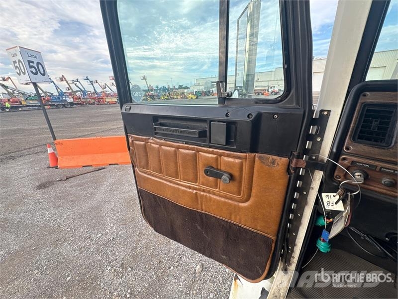 Freightliner FLD120 6x4 Flatbed Truck Kamioni sa otvorenim sandukom