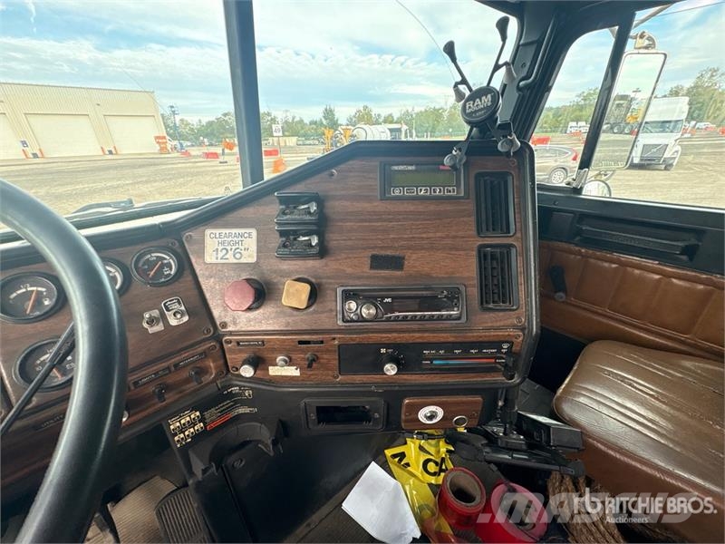 Freightliner FLD120 6x4 Flatbed Truck Kamioni sa otvorenim sandukom