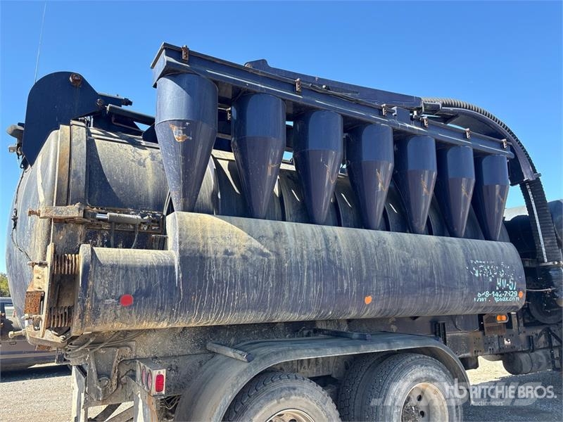 Freightliner HV-57 on  Freightliner 114SD 6x4 Vacuum Excavator  Vakuumski tovornjaki