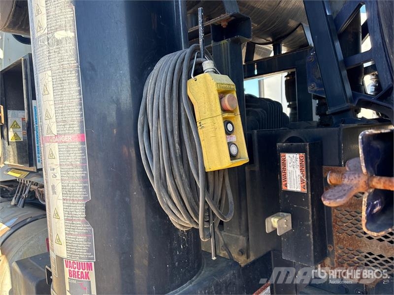 Freightliner HV-57 on  Freightliner 114SD 6x4 Vacuum Excavator  Vakuumski tovornjaki