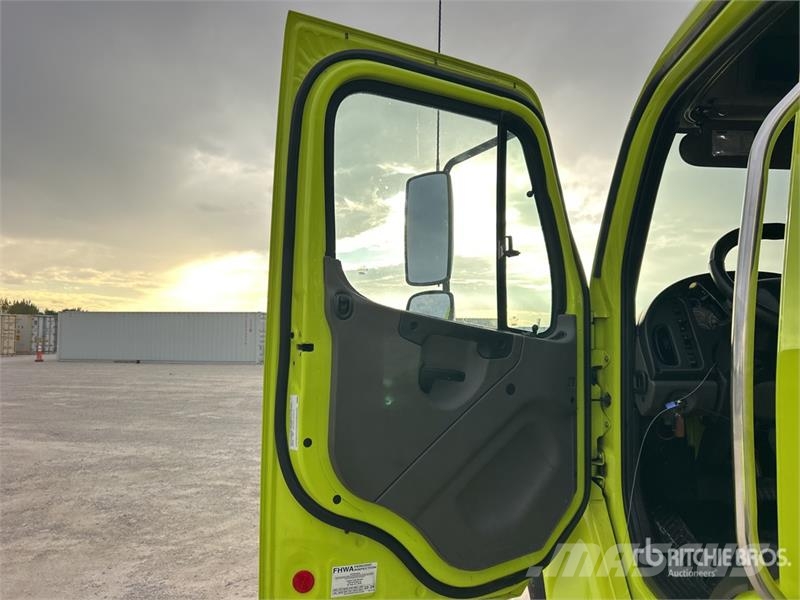 Freightliner M2 Dobozos teherautók