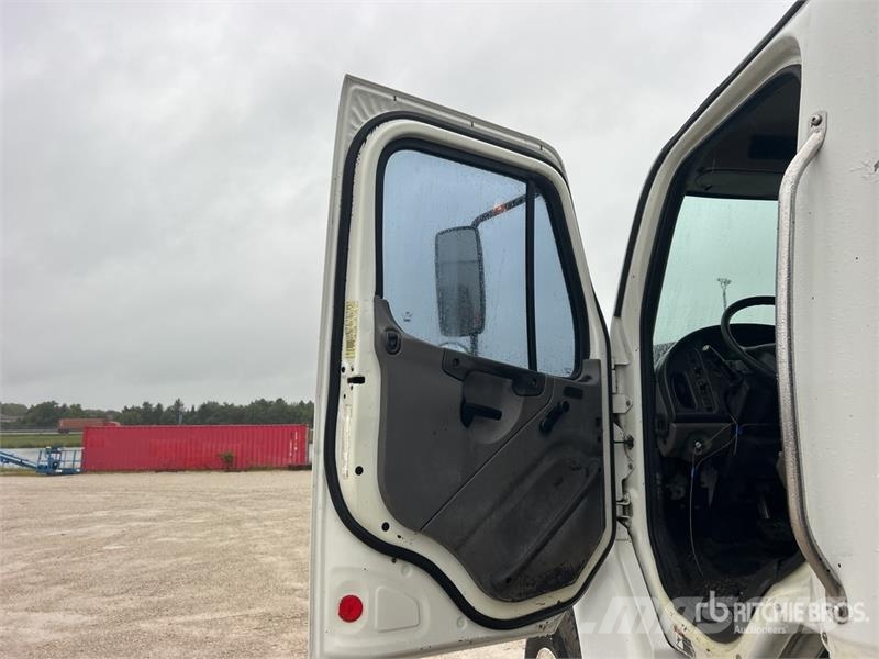 Freightliner M2 106 건설 장비 - 기타