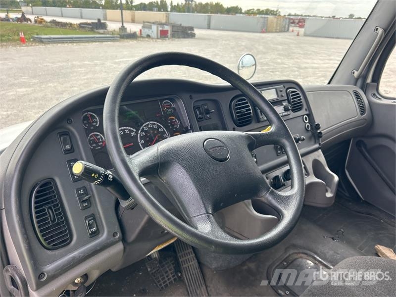 Freightliner M2 106 Kühlkoffer