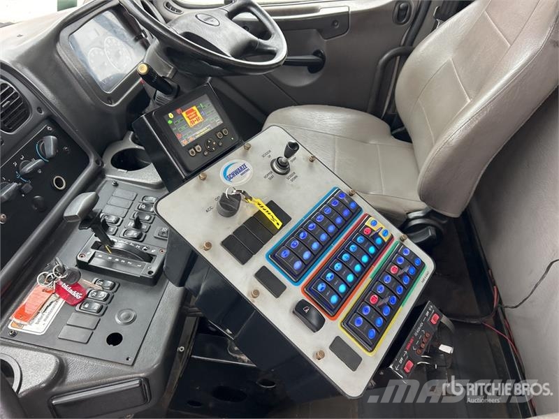 Freightliner M2 106 Kehrmaschine
