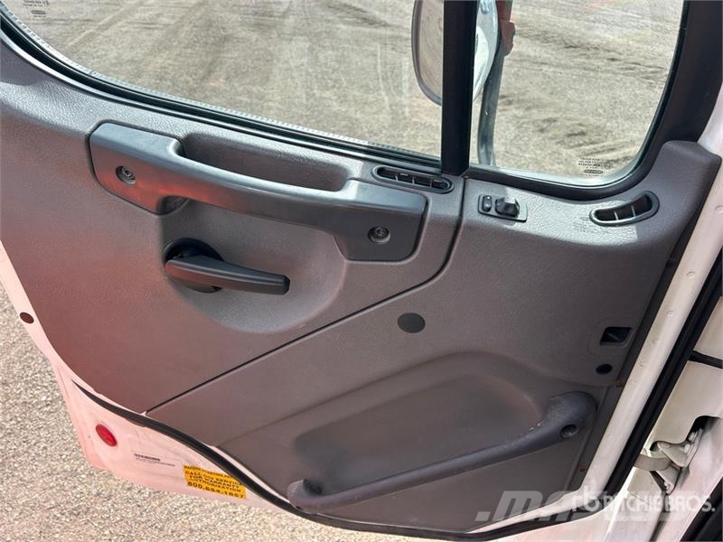 Freightliner M2 106 Chladírenské nákladní vozy