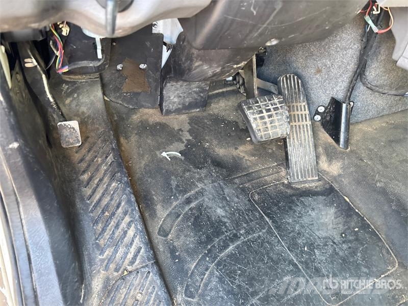 Freightliner M2 106 卡車裝載高空作業車
