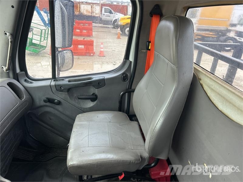 Freightliner M2 106 건설 장비 - 기타