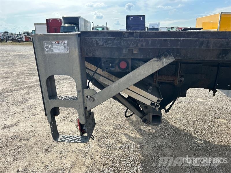 Freightliner M2 106 平ボディー