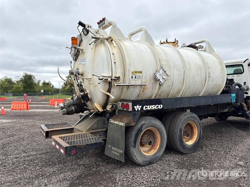 Freightliner M2 106 Slamsugere