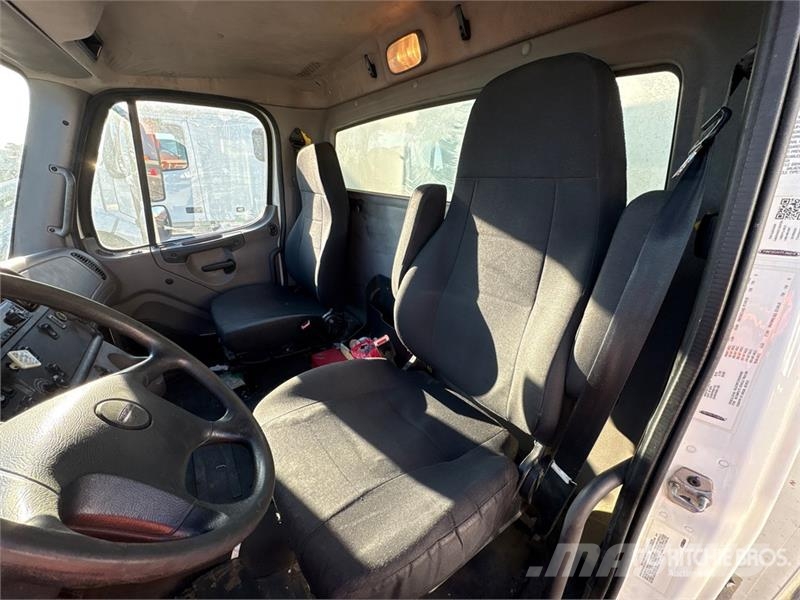 Freightliner M2 106 Camiones de reparto de bebidas