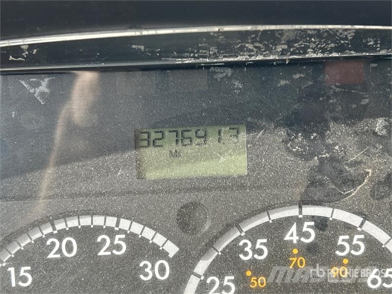 Freightliner M2 106 平ボディー