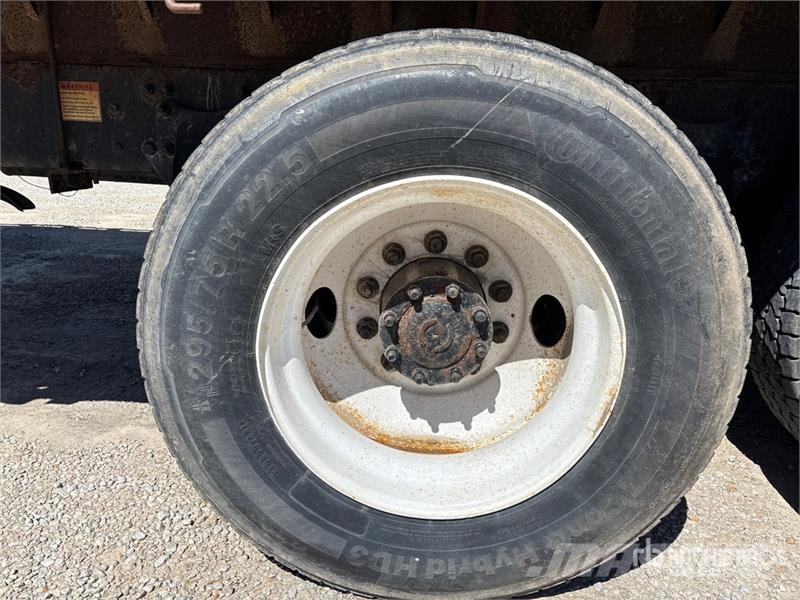 Freightliner M2 106 Kamioni sa otvorenim sandukom
