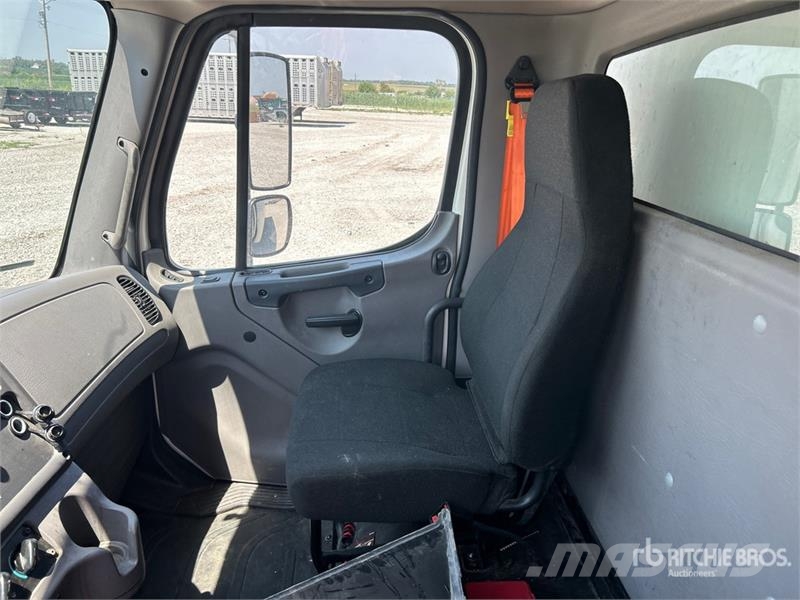 Freightliner M2 106 Рефрижератори