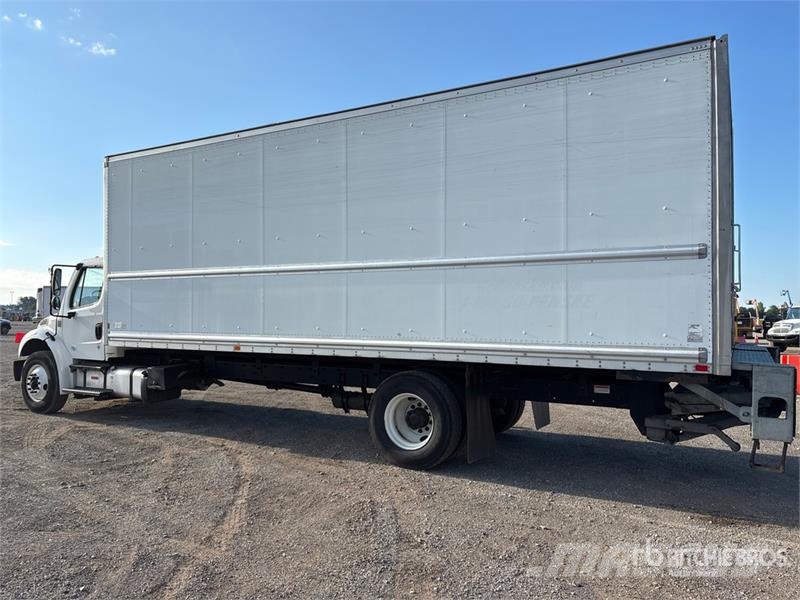 Freightliner M2 106 Camiones caja cerrada