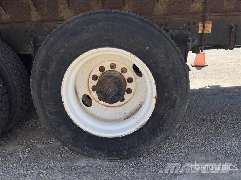 Freightliner M2 106 Kamioni sa otvorenim sandukom