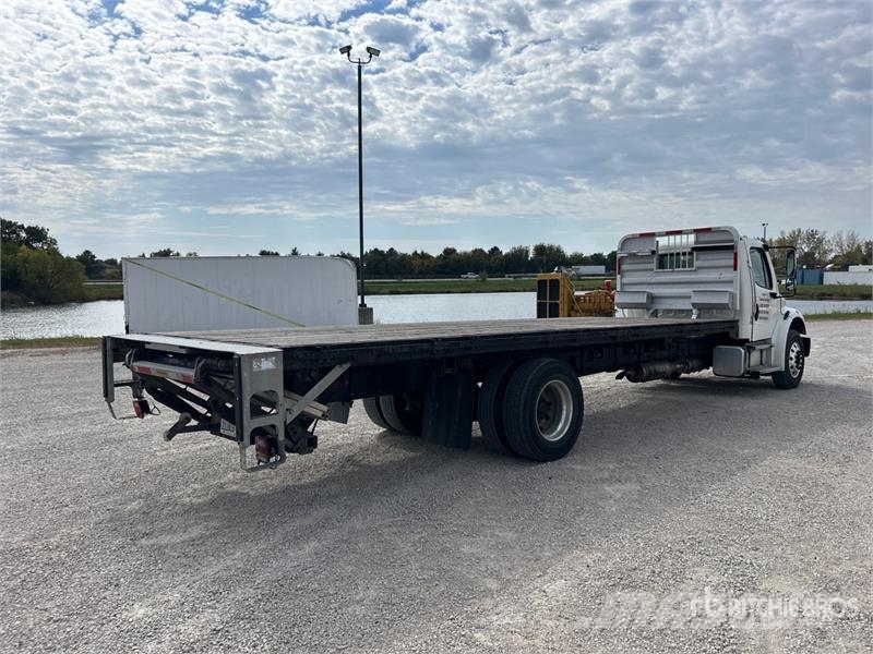 Freightliner M2 106 Flakbilar