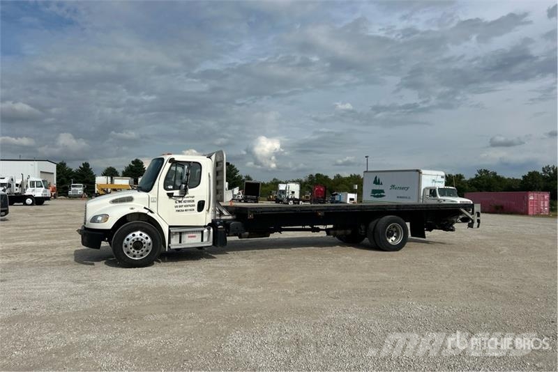 Freightliner M2 106 平ボディー