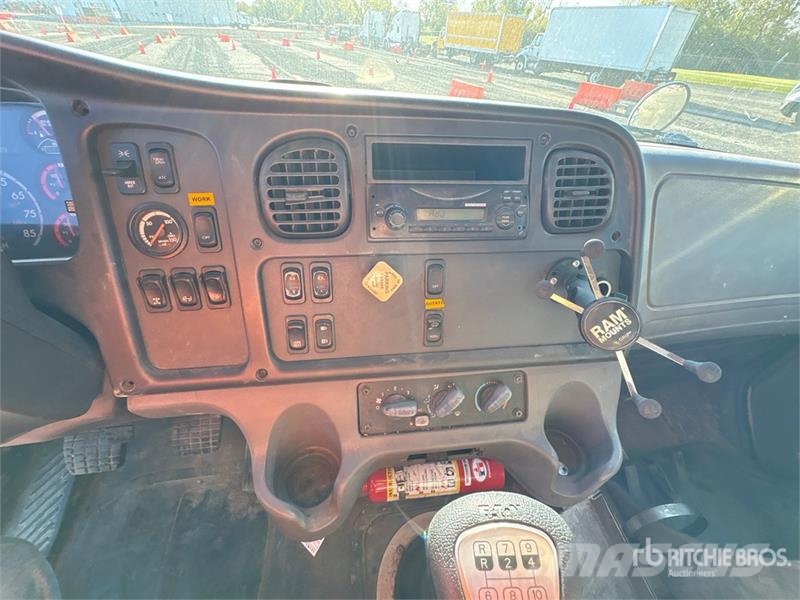 Freightliner M2 106 Vakuumski tovornjaki