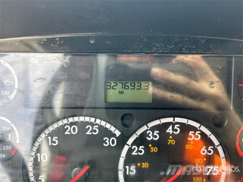Freightliner M2 106 Flakbilar
