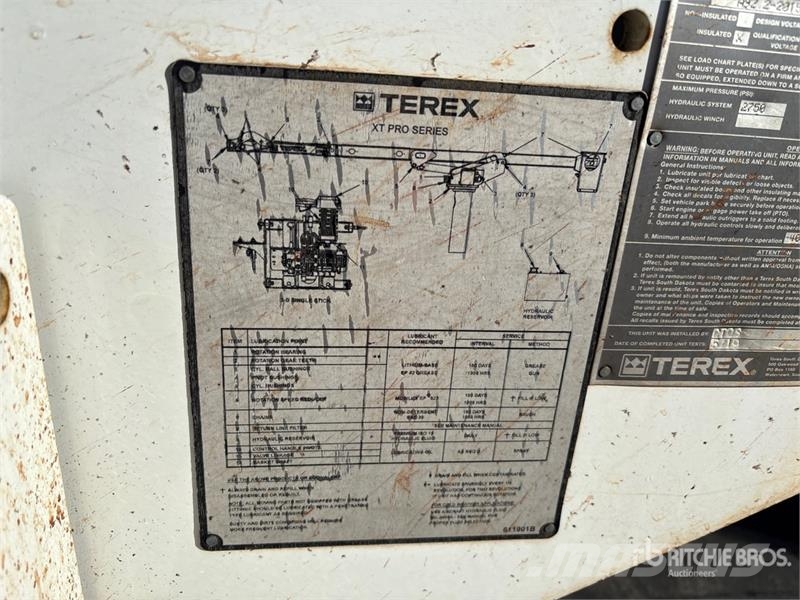 Freightliner M2 106 卡車裝載高空作業車
