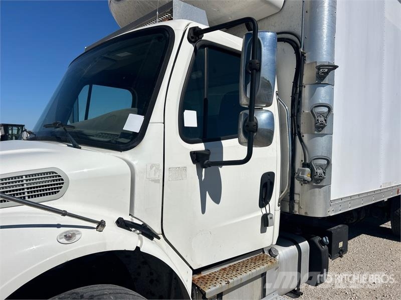 Freightliner M2 106 Tovornjaki zabojniki