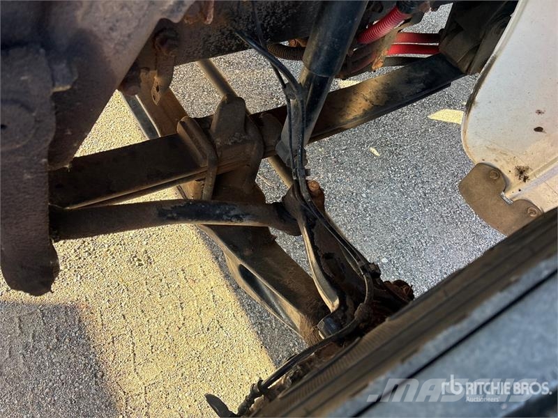Freightliner M2 106 卡車裝載高空作業車