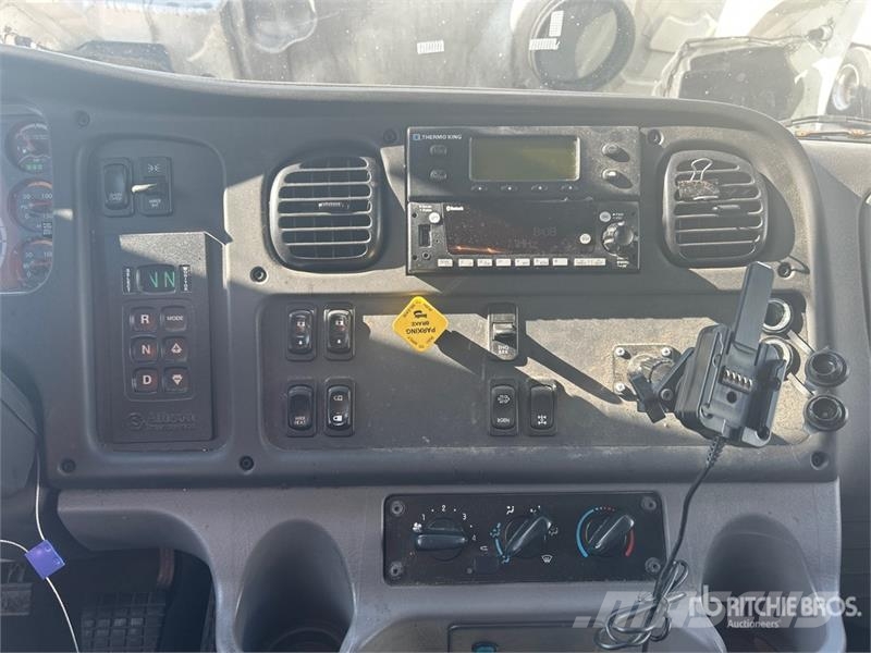 Freightliner M2 106 Frigofrik kamyonlar