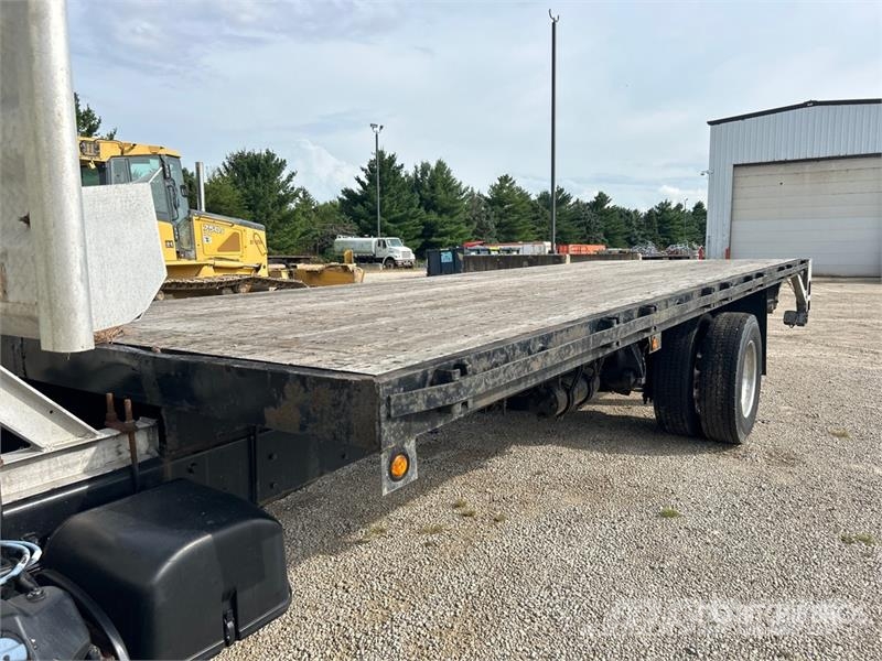 Freightliner M2 106 平ボディー