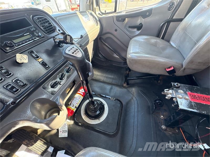 Freightliner M2 106 Camion autospurgo