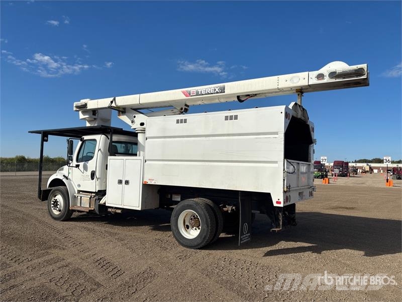 Freightliner M2 106 卡車裝載高空作業車
