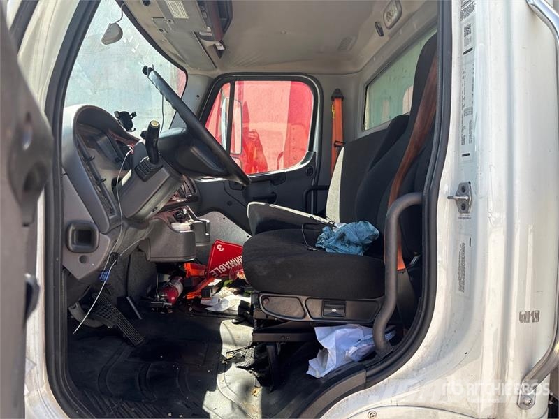 Freightliner M2 106 Camion Fourgon