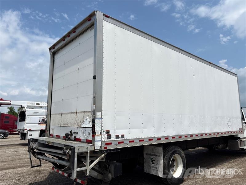 Freightliner M2 106 Camiones caja cerrada