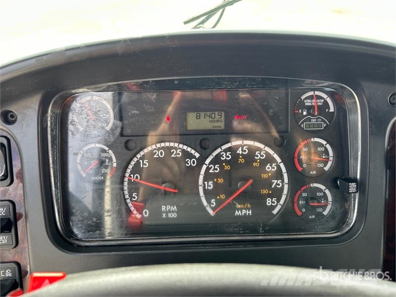 Freightliner M2 106 Flakbilar
