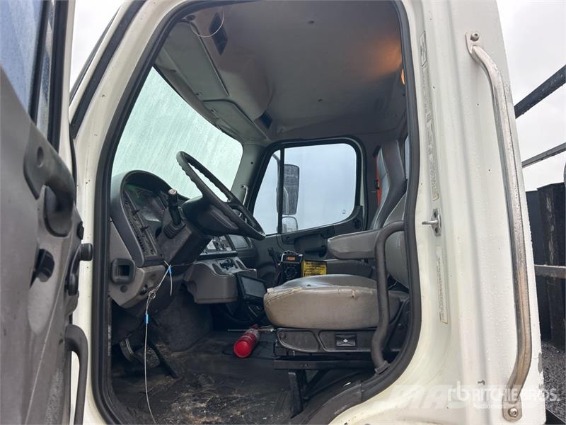 Freightliner M2 106 건설 장비 - 기타