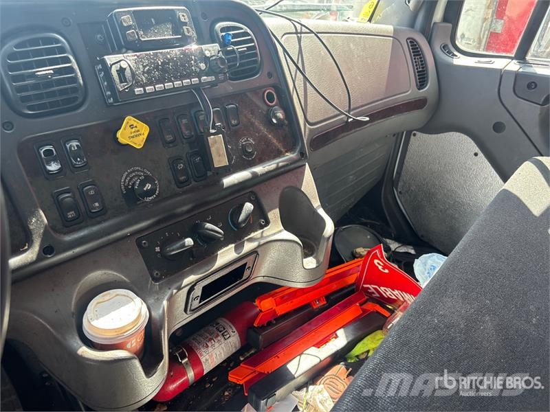 Freightliner M2 106 Camion Fourgon