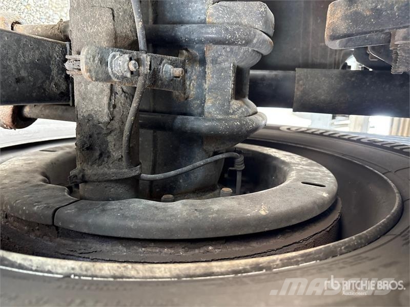 Freightliner M2 106 Camiones caja cerrada