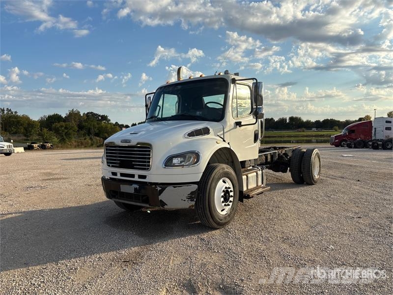 Freightliner M2 106 Kabīnes un interjers