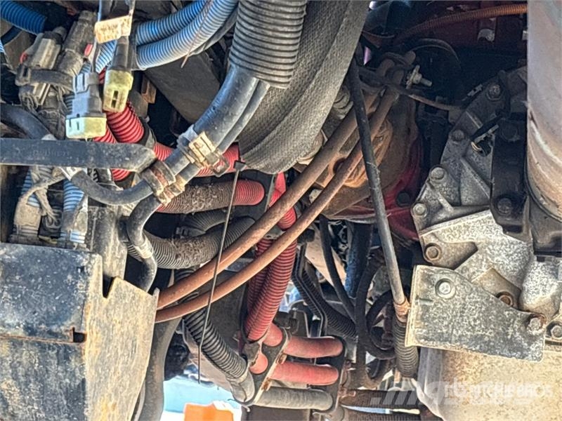 Freightliner M2 106 卡車裝載高空作業車