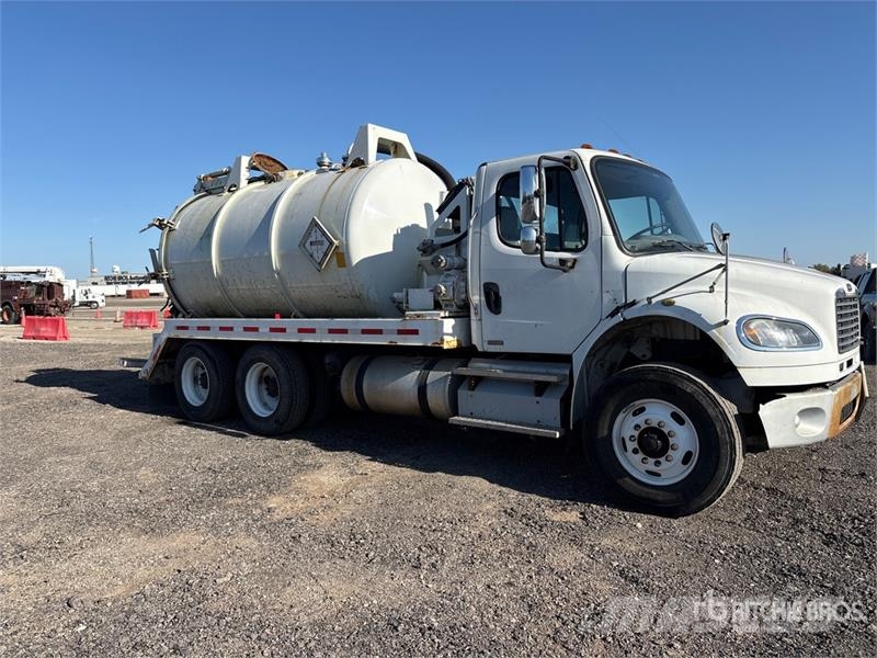 Freightliner M2 106 Vakuumski tovornjaki