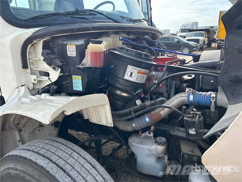 Freightliner M2 106 平ボディー